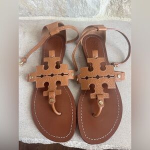 Tory Burch Brown strap Sandals in really good condition comes w dust bag too!